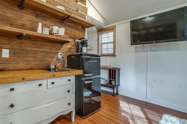 Building Photo - 1809 Whispering Oaks St