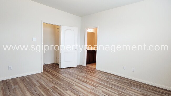 Building Photo - 333 Cedar Crk Dr