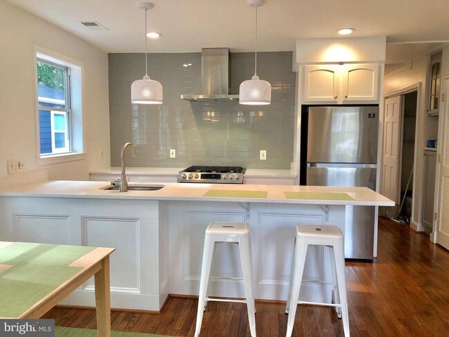 Building Photo - 22 E Reed Ave