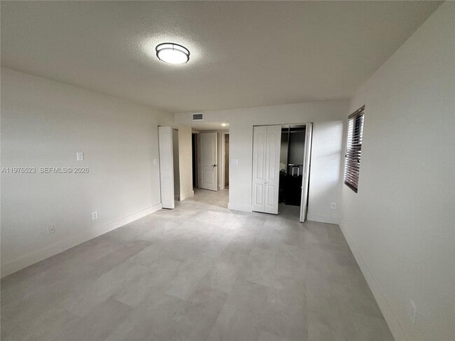 Building Photo - 605 Ives Dairy Rd