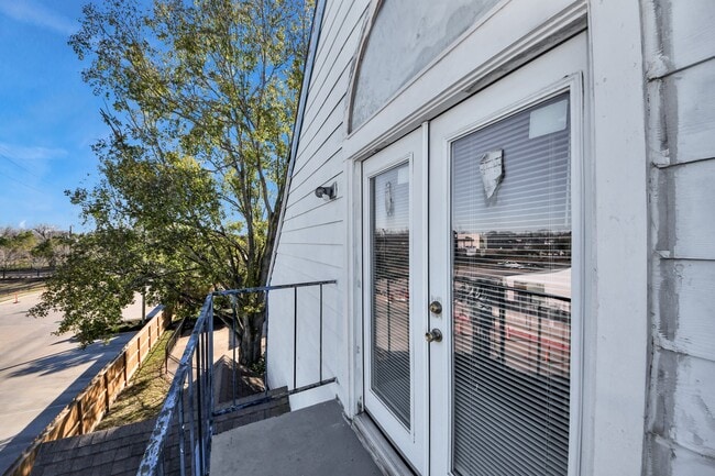 Building Photo - 14550 Fonmeadow Dr