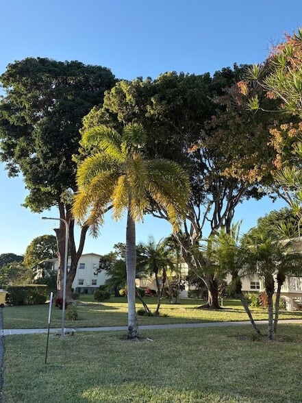 Building Photo - 230 Bedford E