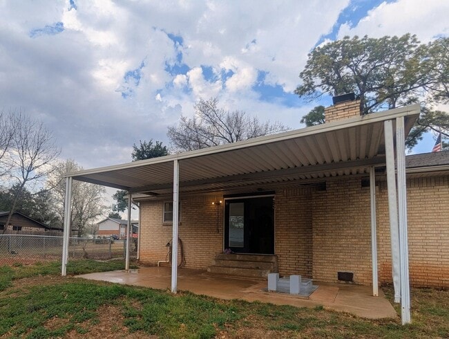 Building Photo - Spacious Noble Home with Open-Concept Kitchen, Storm Shelter & Workshop Space!