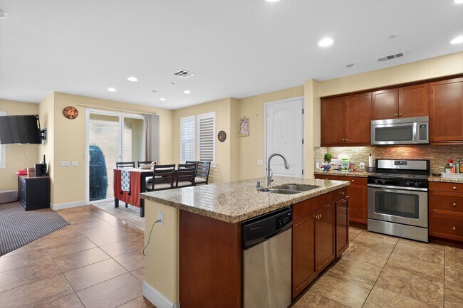 Building Photo - 306 Calle Rayo