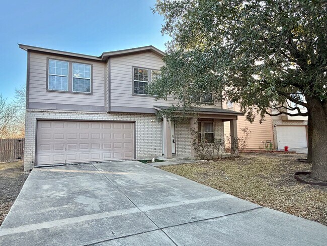 Building Photo - Spacious 3 Bed / 2.5 Bath Home with Large Yard & Lawn Care Included