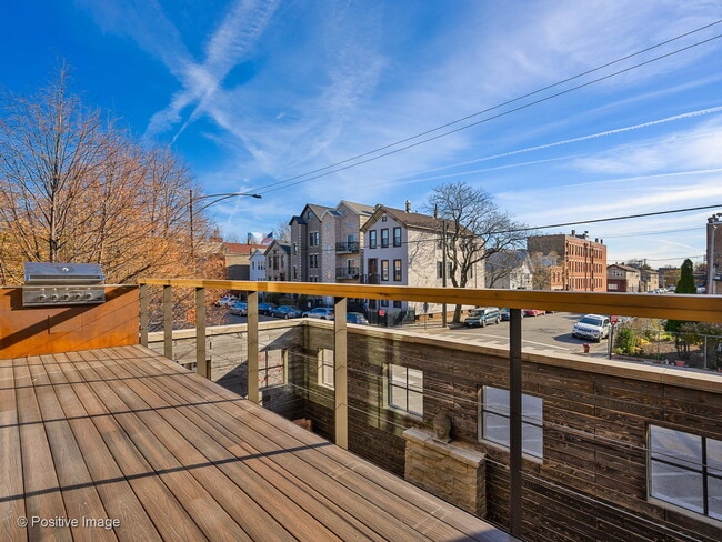 Building Photo - 1302 W Erie St