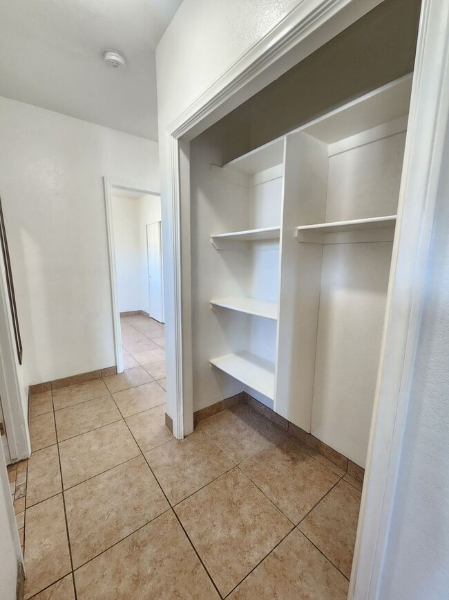 Building Photo - Beautiful 2 Bedroom on 2 1/2 Acres