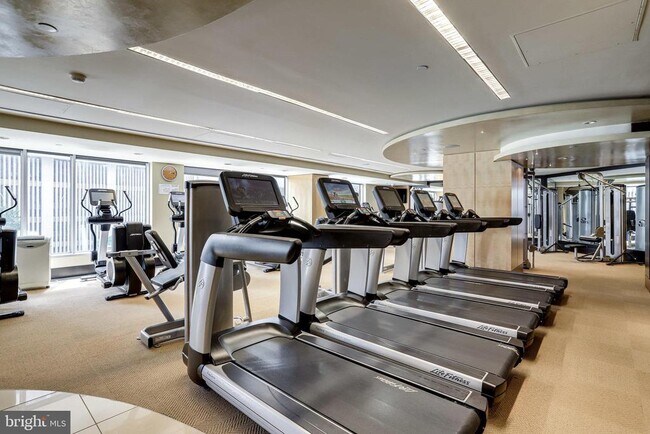 Building Photo - 1111 19th St N