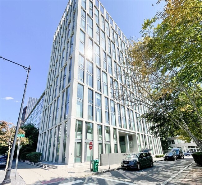 Building Photo - 2 Earhart St