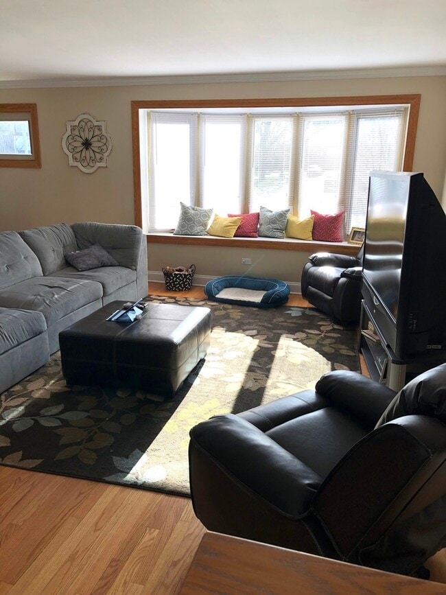 Building Photo - 9529 N Kenneth Ave