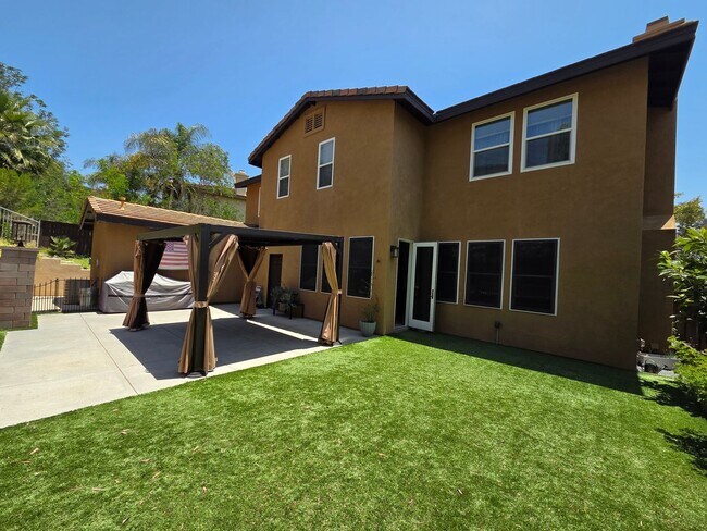 Building Photo - Large 4 Bedroom Home in Rolling Hills Ranch!