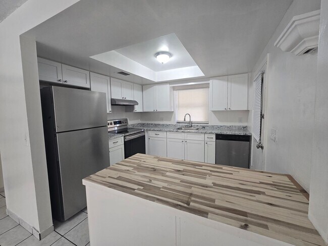 Building Photo - 3 bed / 2 bath plus den Home in Eatonville