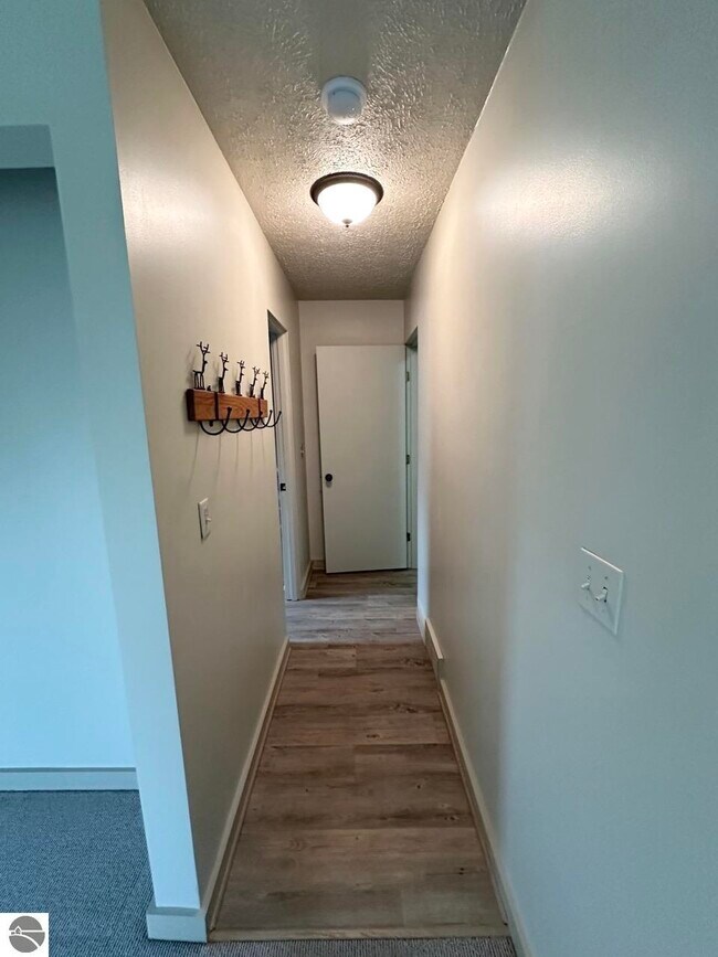 Building Photo - 776 N Yacht Club Dr