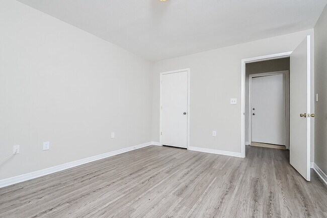 Building Photo - 3412 Groveview Dr