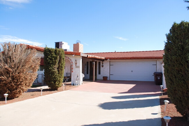 Building Photo - 6817 Warren Vista Ave