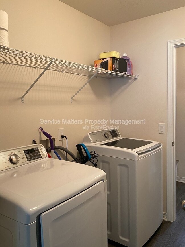 Building Photo - 5652 Peach Dr