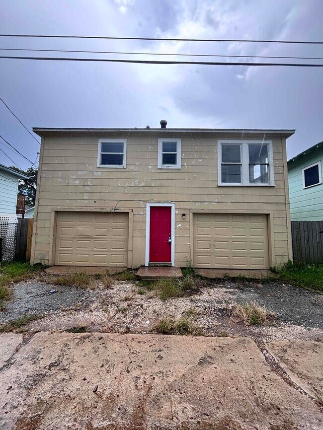 Primary Photo - 3312 Illinois St