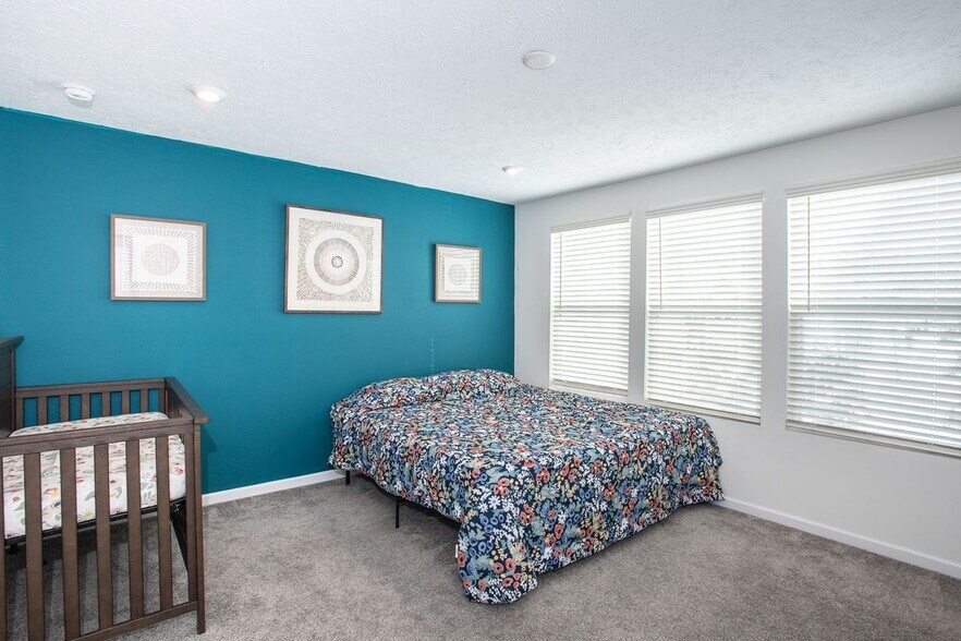 Building Photo - 27845 Birchwood Ct