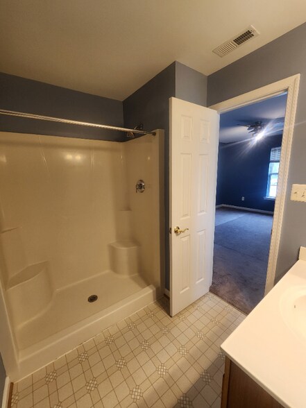 Building Photo - 2026 Windsong Dr