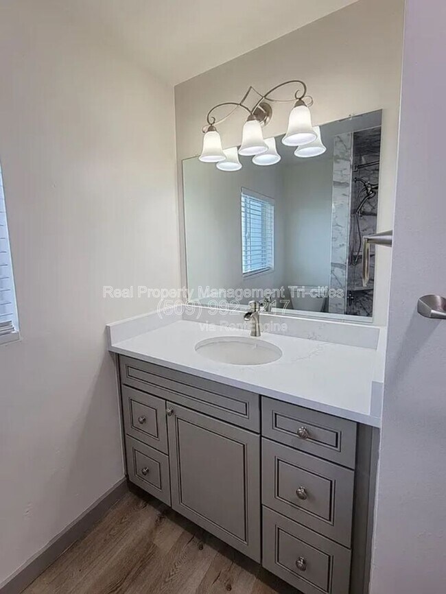 Building Photo - 1817 Cartmell St