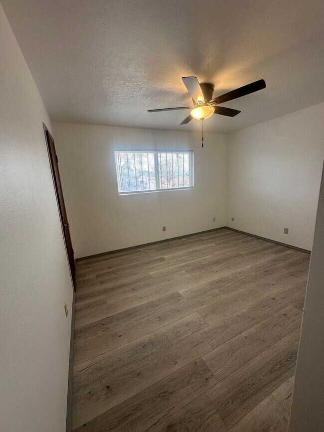 Building Photo - Welcome to this charming 3-bedroom, 2-bathroom home located in Albuquerque, NM