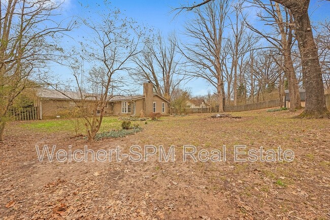 Building Photo - 3120 Old Medina Rd