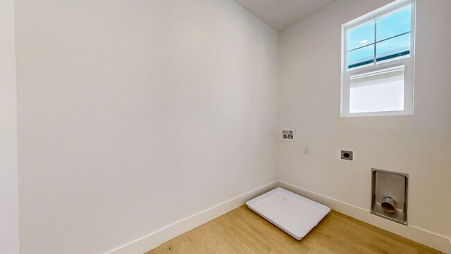 Building Photo - 2782 Sassy St