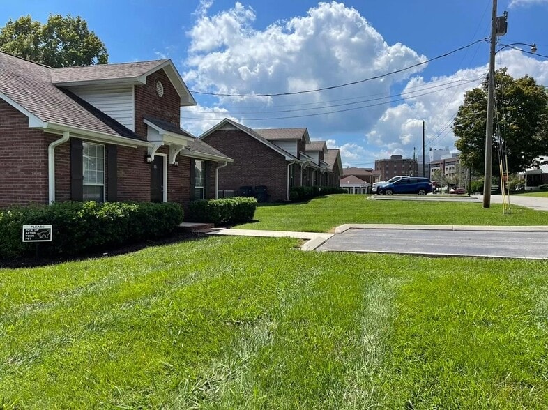 Building Photo - 20 W 5th St