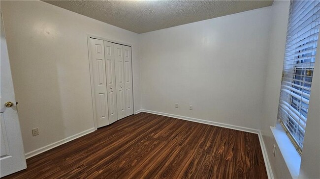 Building Photo - 1501 Parc Main St