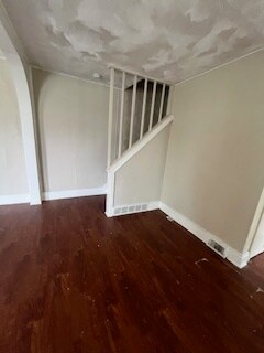 Building Photo - 637 6th St