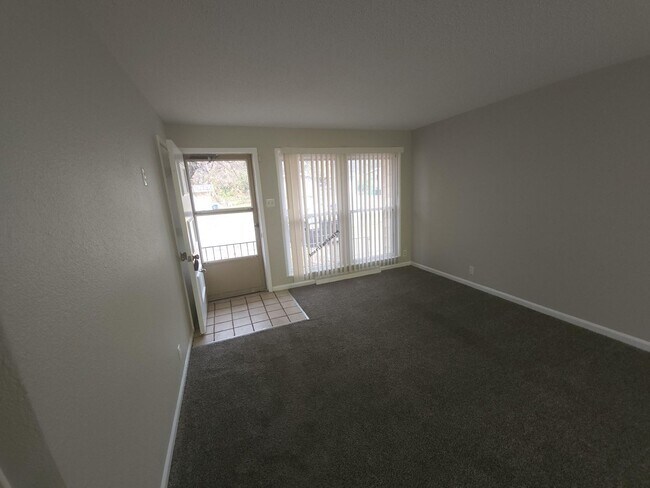 Building Photo - Charming & Comfortable Home in North County St. Louis