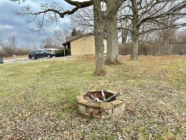 Building Photo - 4927 W Southern Ave