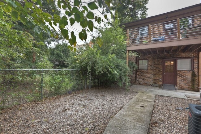 Building Photo - 1334 W Pierce St
