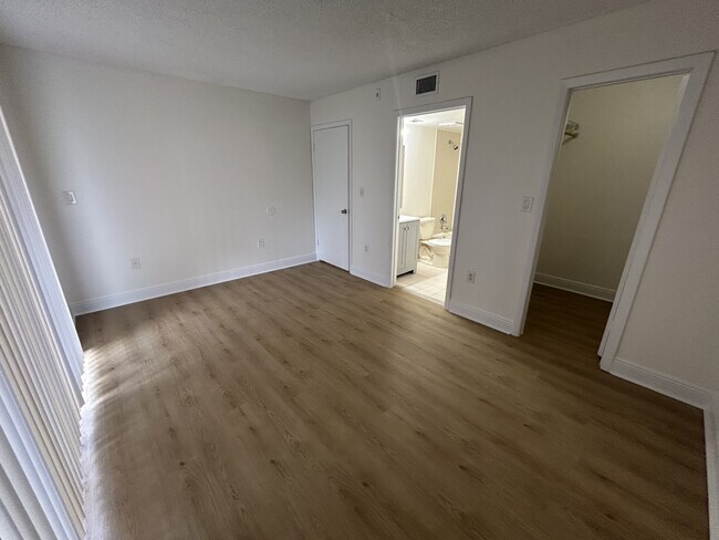 Building Photo - 5200 NW 31st Ave