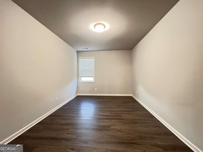 Building Photo - 4675 Silver Oak Dr SW