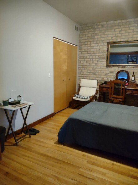 Building Photo - 321 Custer Ave