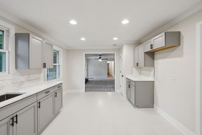 Building Photo - 909 Plateau Pkwy