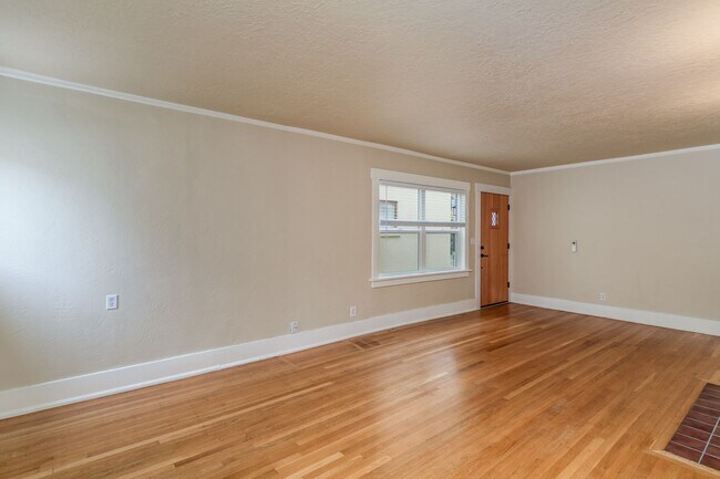 Building Photo - 1029 NE 31st Ave