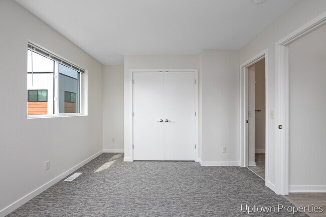 Interior Photo - 810 Fulton St W