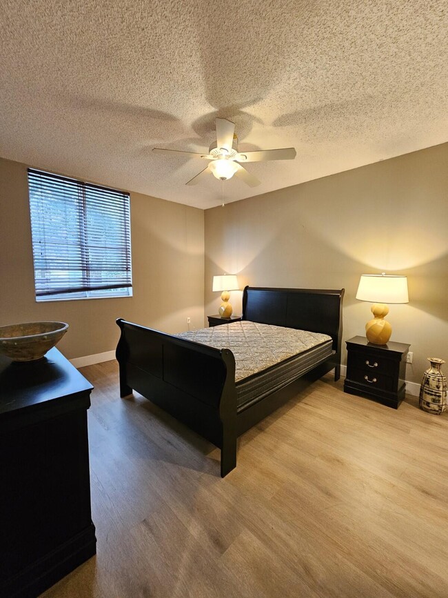 Building Photo - 780 S Sapodilla Ave
