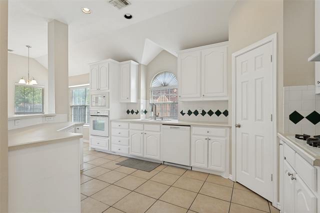 Building Photo - 903 Redbud Dr