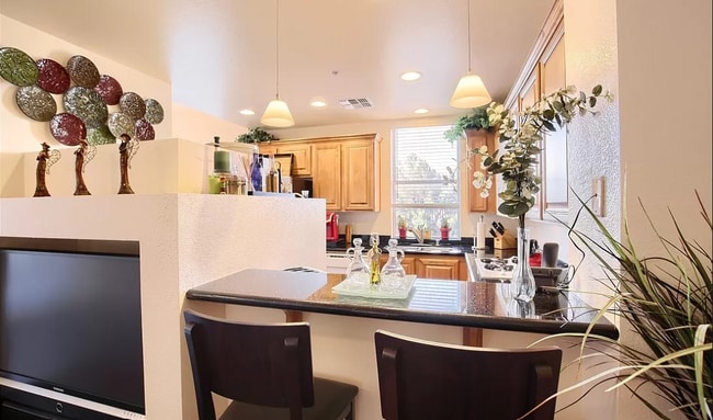 Building Photo - 15 E Agate Ave