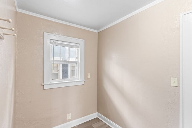 Building Photo - Charming 2-Bed Home with Hardwood Floors & Bright, Open Living Spaces!