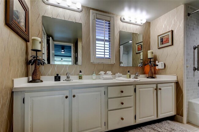 Building Photo - 5200 Brittany Dr S