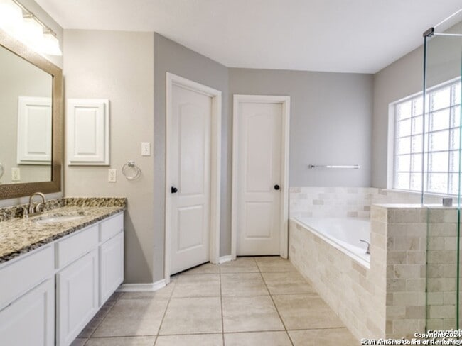 Building Photo - 5823 Rolling Forest Dr