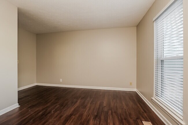 Building Photo - 747 Lake Terrace Dr