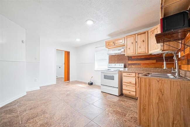 Building Photo - 227 N Austin Dr