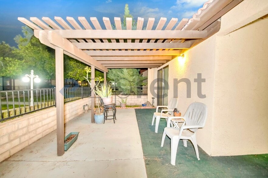 Building Photo - 11684 Ash St