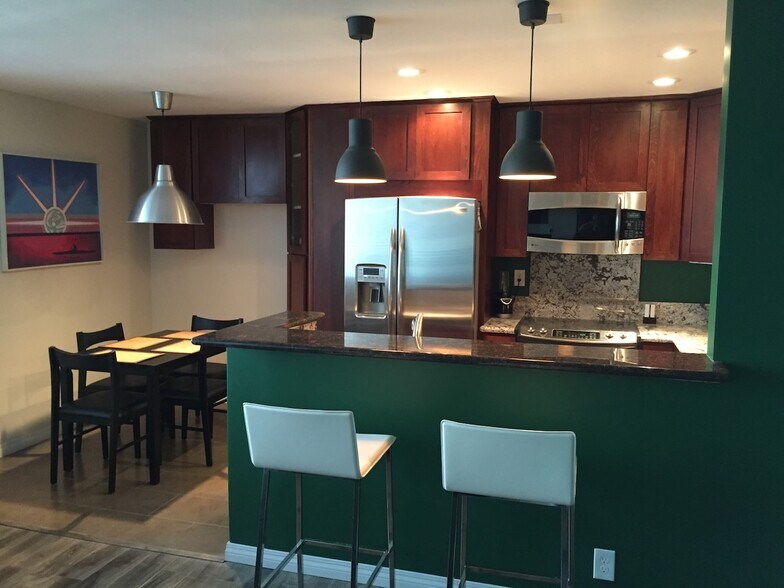 Building Photo - 1907 Robinson Ave