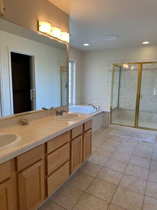 Building Photo - 4735 Potter Crest Cir